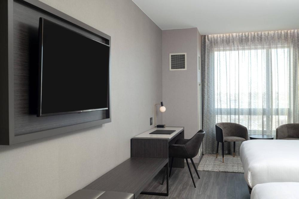 King Room with Sofa Bed and Adapted Tub - Mobility Accessible interior